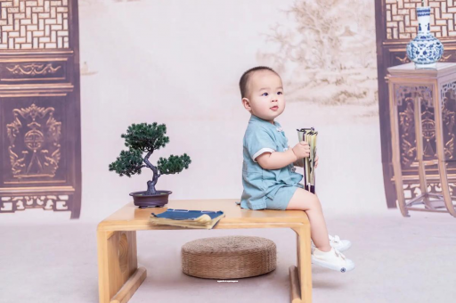 济南女宝宝换尿布